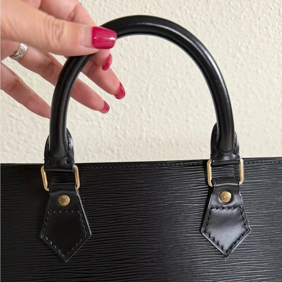 louis vuitton epi sac triangle. - Picture 5 of 13